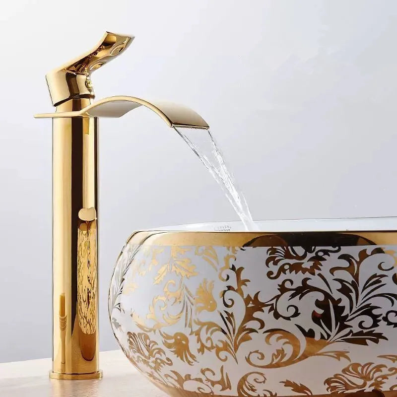 Badezimmerarmatur, Gold-Finish, Wasserfall-Design