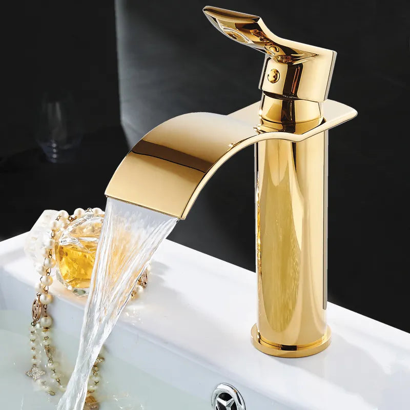 Badezimmerarmatur, Gold-Finish, Wasserfall-Design